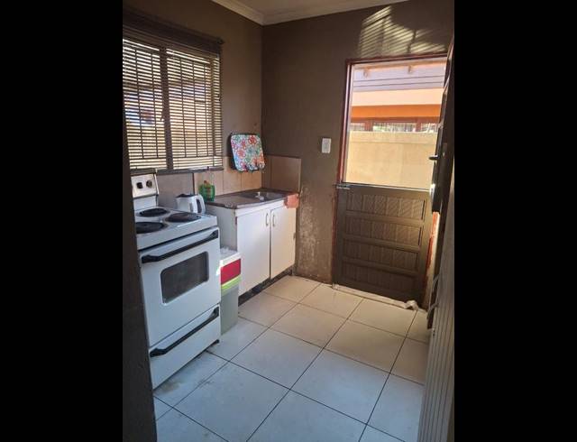 2 BEDROOM HOUSE FOR SALE IN SOSHANGUVE EAST